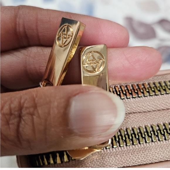 ADRIENNE VITTADINI DOULBE
ZIP PHONE WALLET - Picture 8 of 11